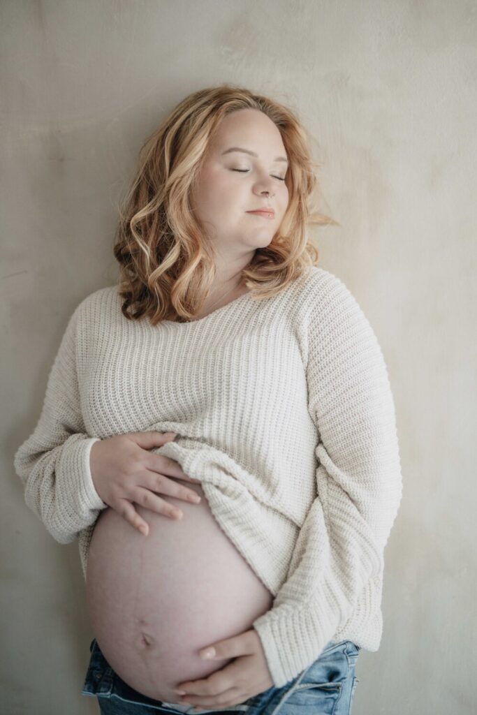 Babybauchshooting mit natürlichem Licht